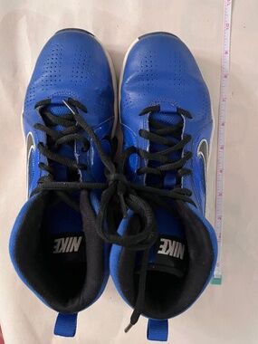Nike Kids Team Hustle D 6 Royal Blue High Top Basketball Shoes - Size 5